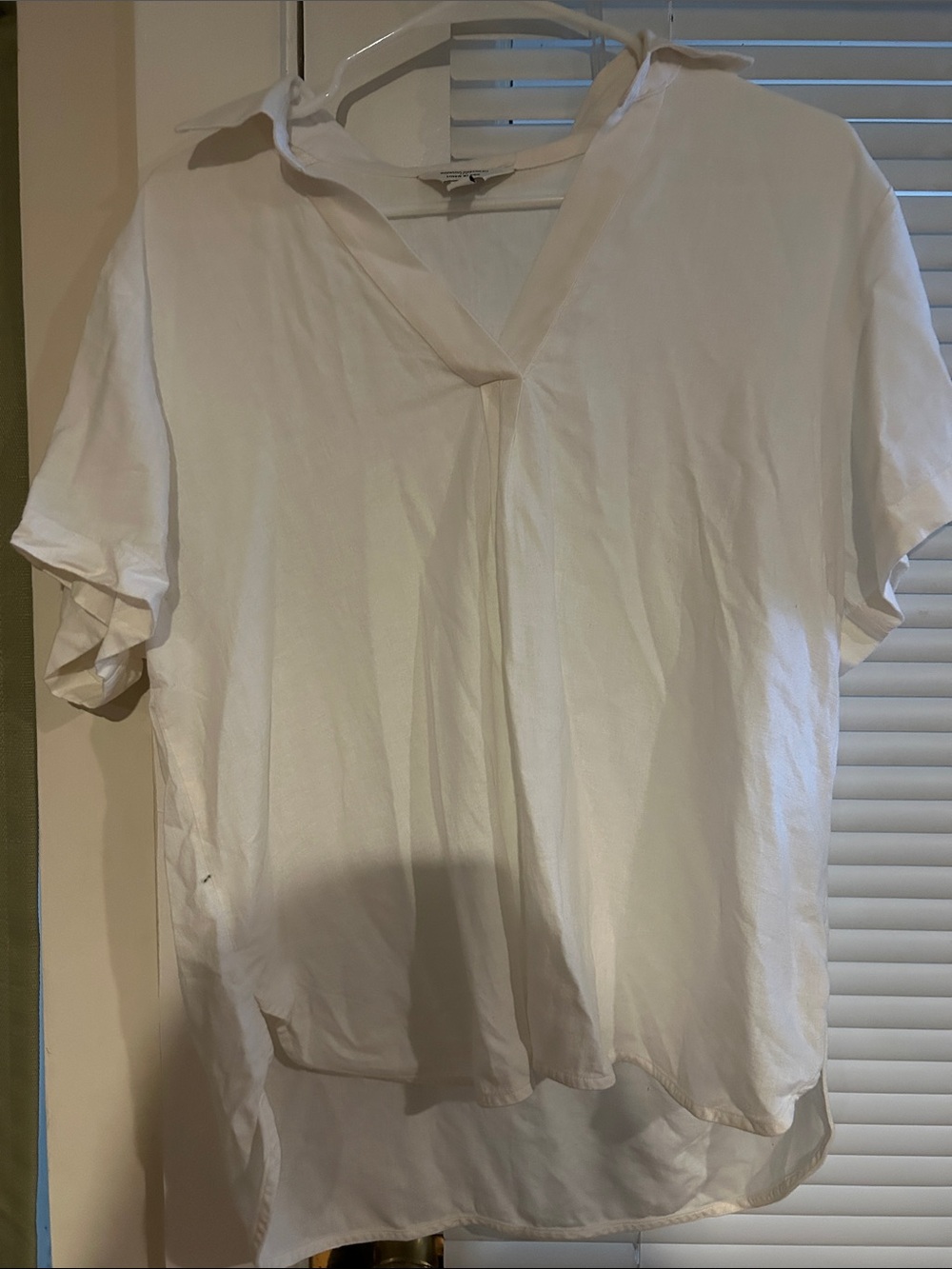 Banana Republic Linen White V-Neck Short Sleeve Blouse